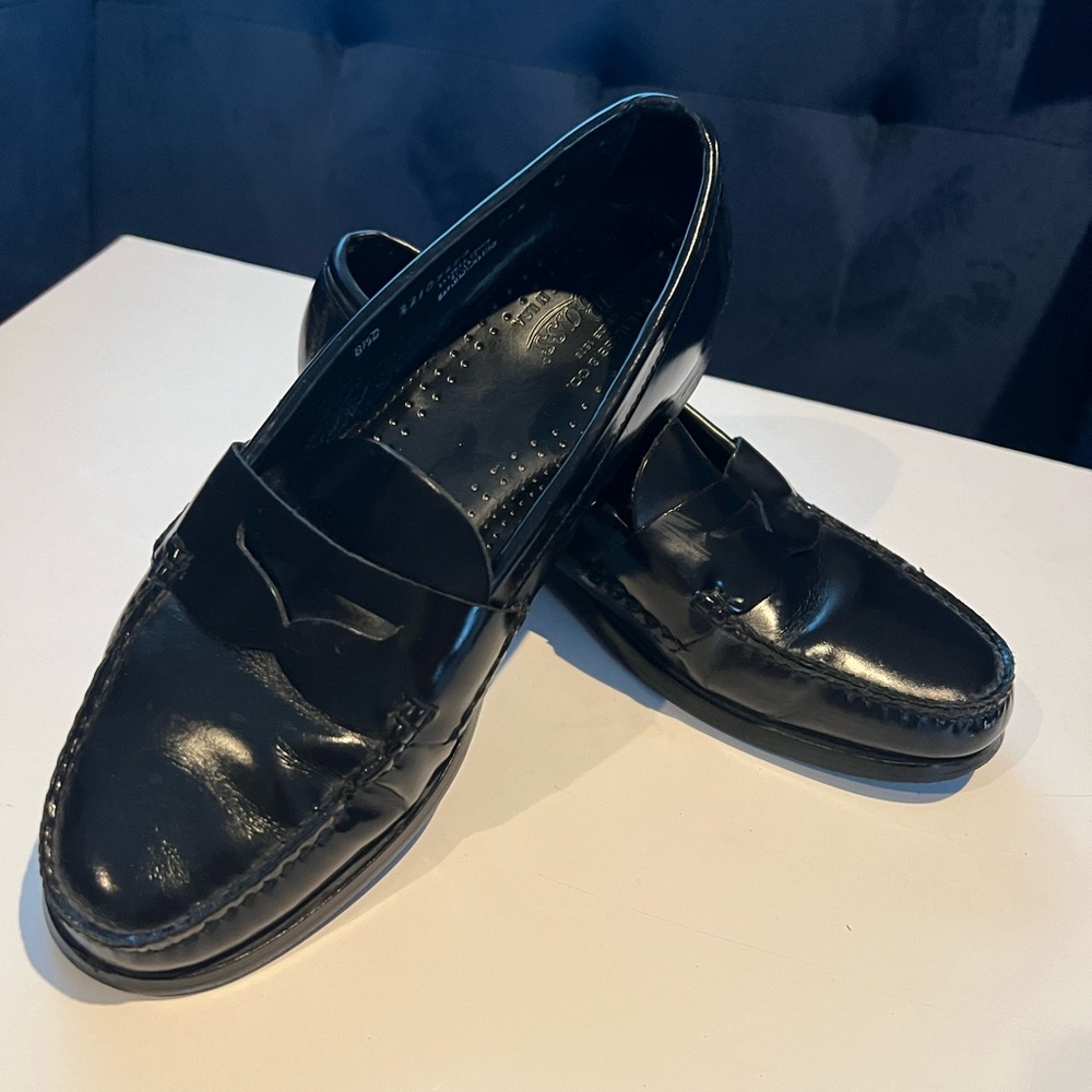 Black Leather Bass Weejuns. Mens 8.5 D women’s 11